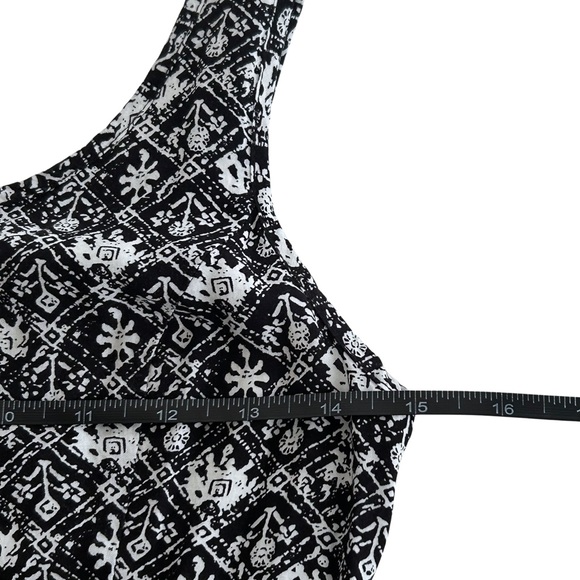 Flowy Abstract Pattern Mini Dress with Keyhole Cutout Back - XS - Black & White - Picture 7 of 11